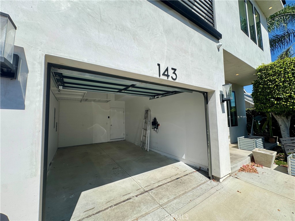 143 N Ardmore Avenue Property Photo 26