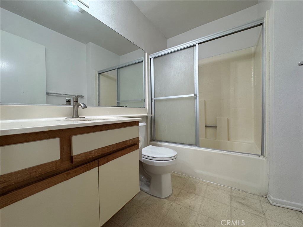 987 E Del Mar Boulevard 9 Property Photo 6