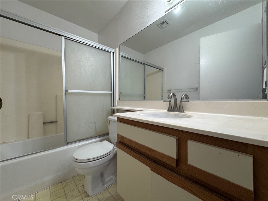 987 E Del Mar Boulevard 9 Property Photo 8