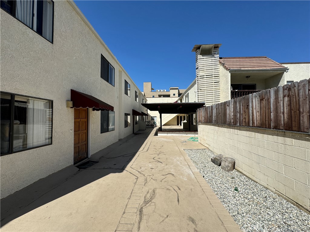 987 E Del Mar Boulevard 9 Property Photo 12