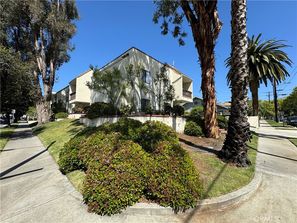987 E Del Mar Boulevard 9 Property Photo 14