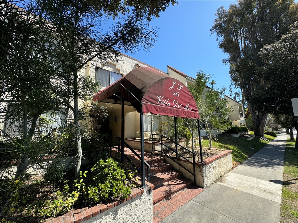 987 E Del Mar Boulevard 9 Property Photo 17