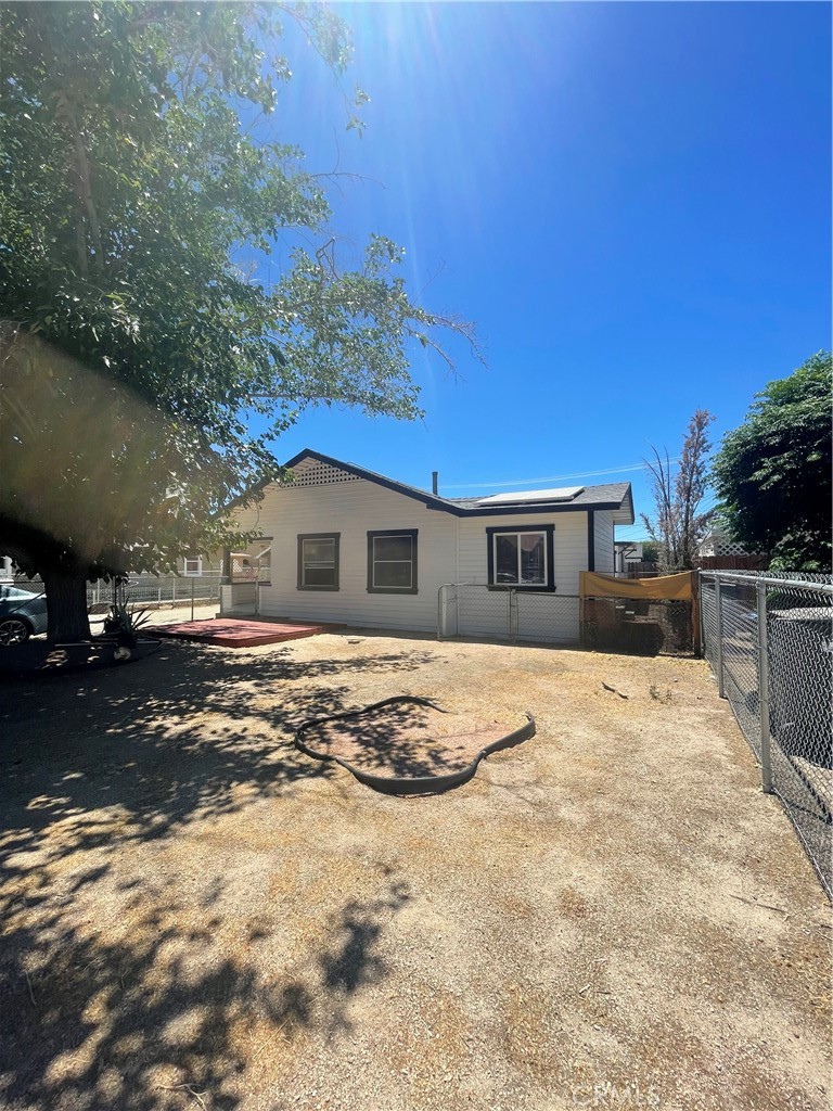 44627 Beech Ave Property Photo 3