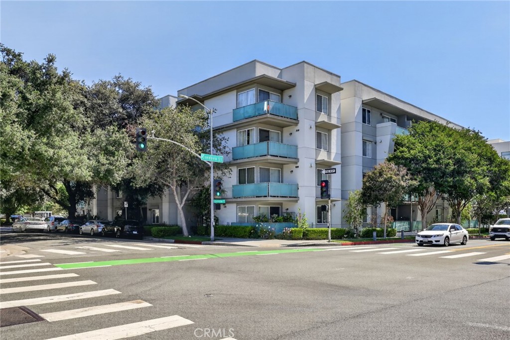160 S Hudson Avenue 111 Property Photo 1