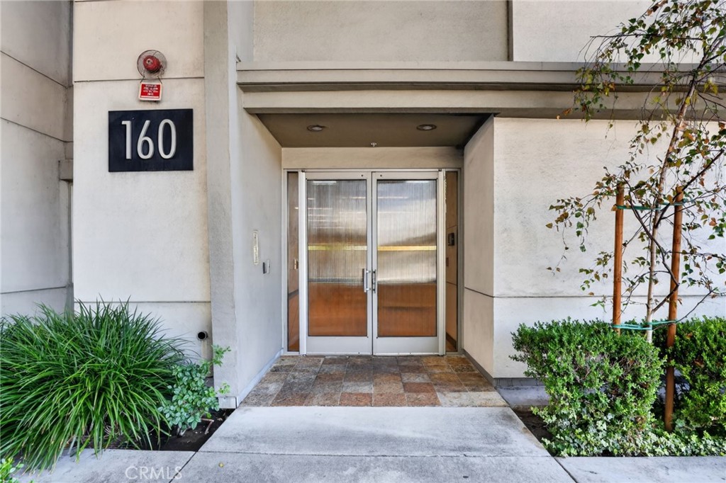 160 S Hudson Avenue 111 Property Photo 4