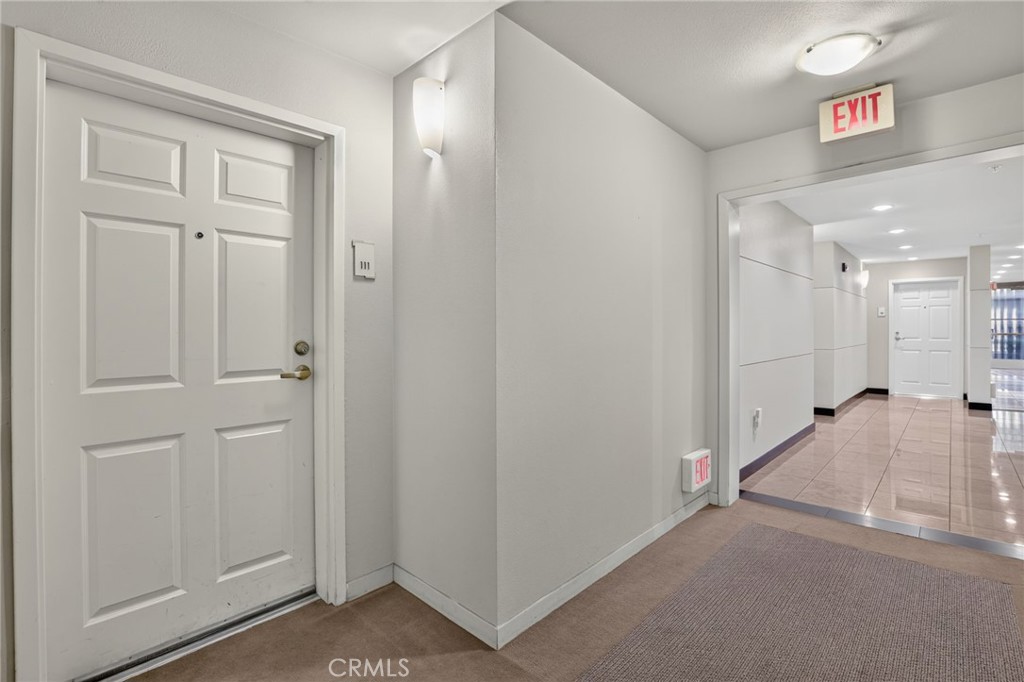 160 S Hudson Avenue 111 Property Photo 6
