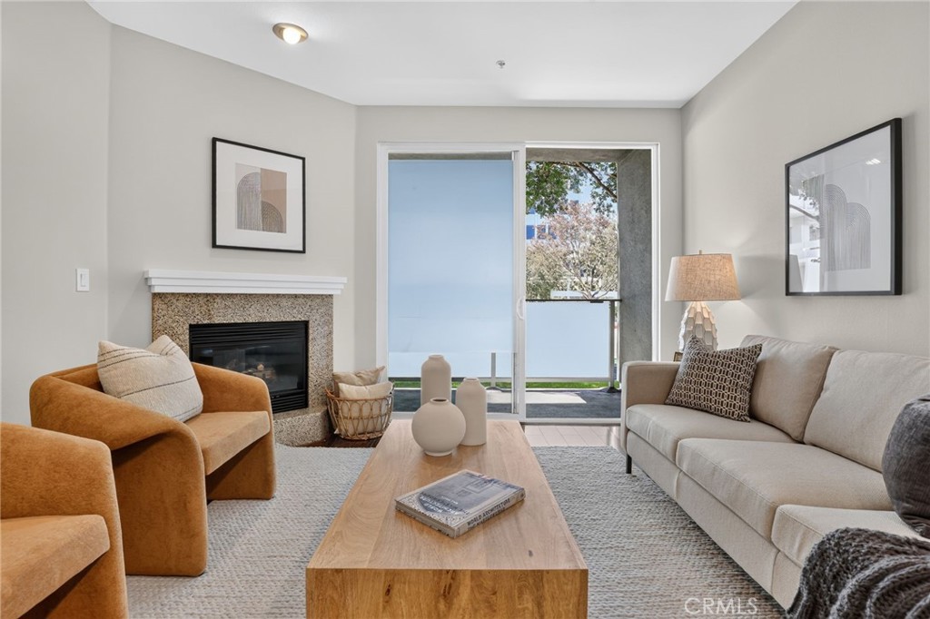 160 S Hudson Avenue 111 Property Photo 7