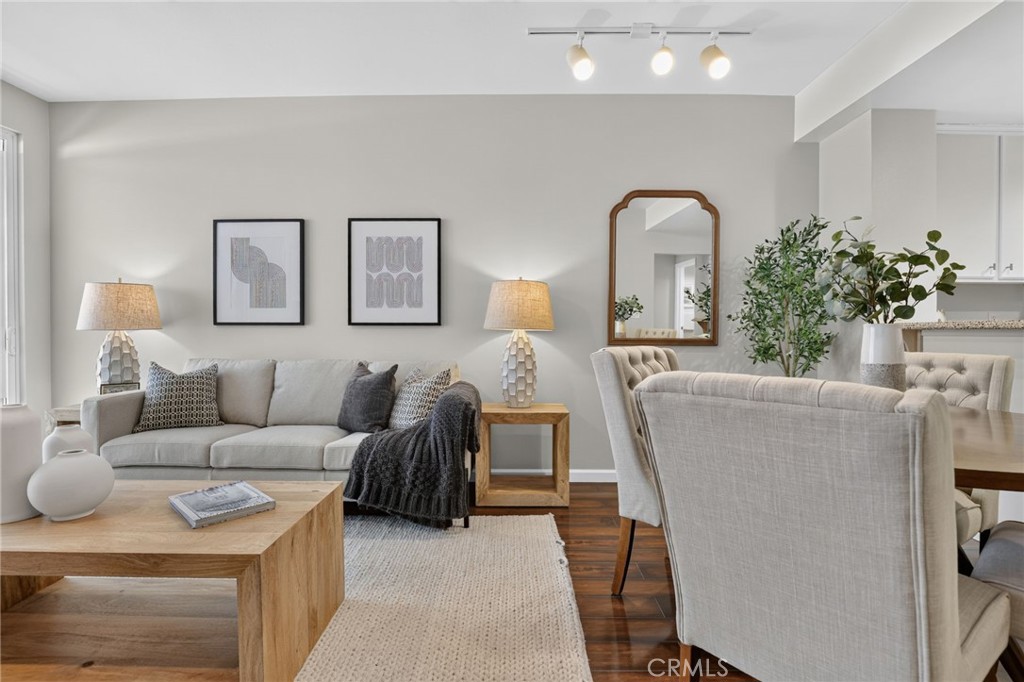 160 S Hudson Avenue 111 Property Photo 8