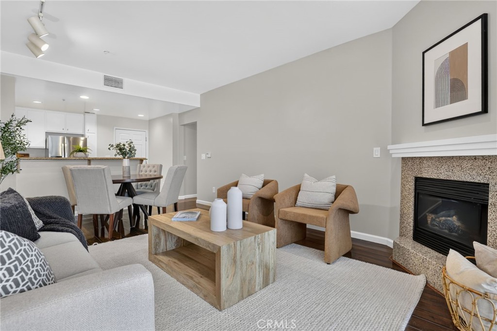 160 S Hudson Avenue 111 Property Photo 10