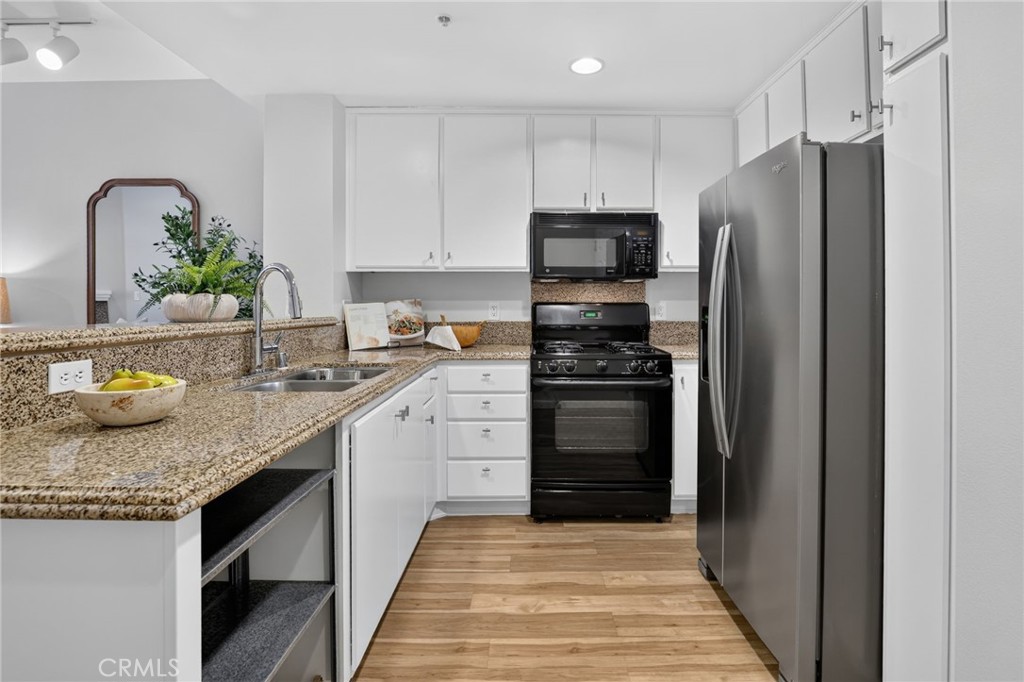 160 S Hudson Avenue 111 Property Photo 13