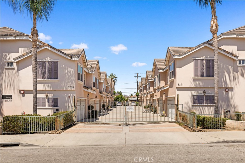 5237 Rosemead A Property Photo 1