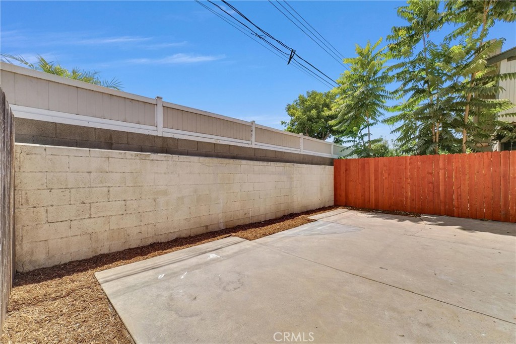 4736 N Vincent Avenue C Property Photo 3