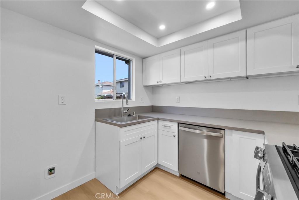 4736 N Vincent Avenue C Property Photo 5