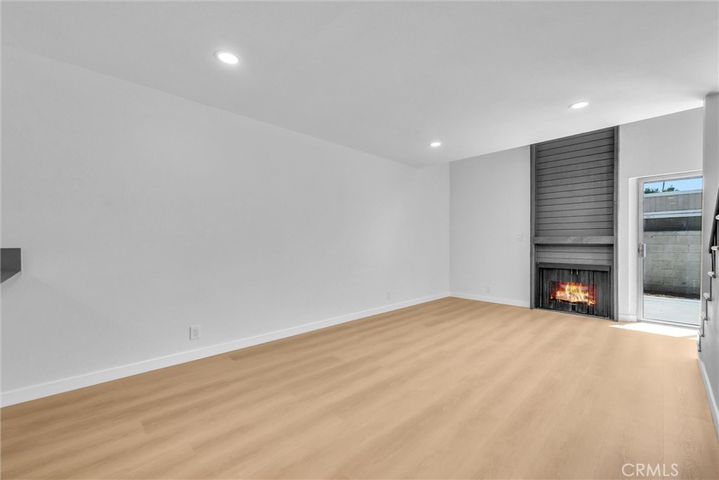 4736 N Vincent Avenue C Property Photo 7
