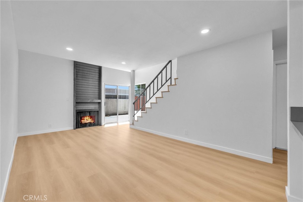 4736 N Vincent Avenue C Property Photo 9