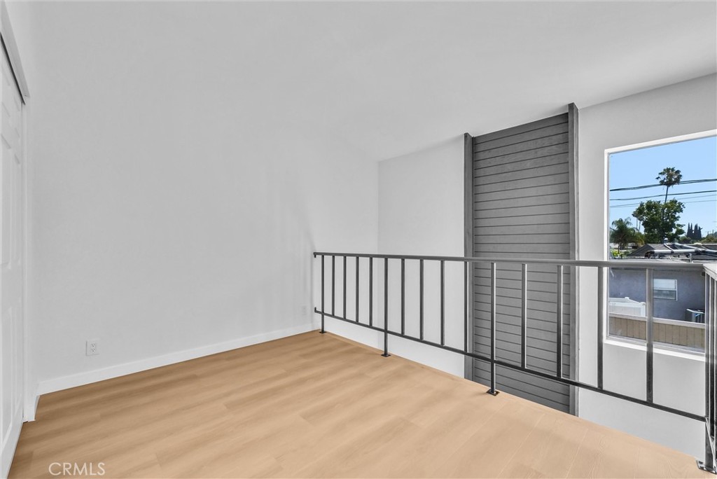 4736 N Vincent Avenue C Property Photo 11