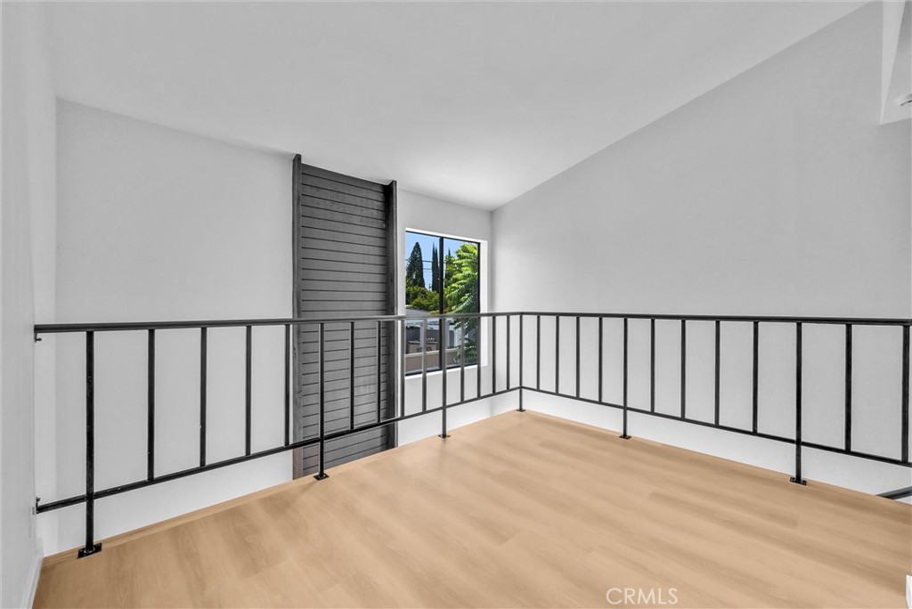 4736 N Vincent Avenue C Property Photo 12