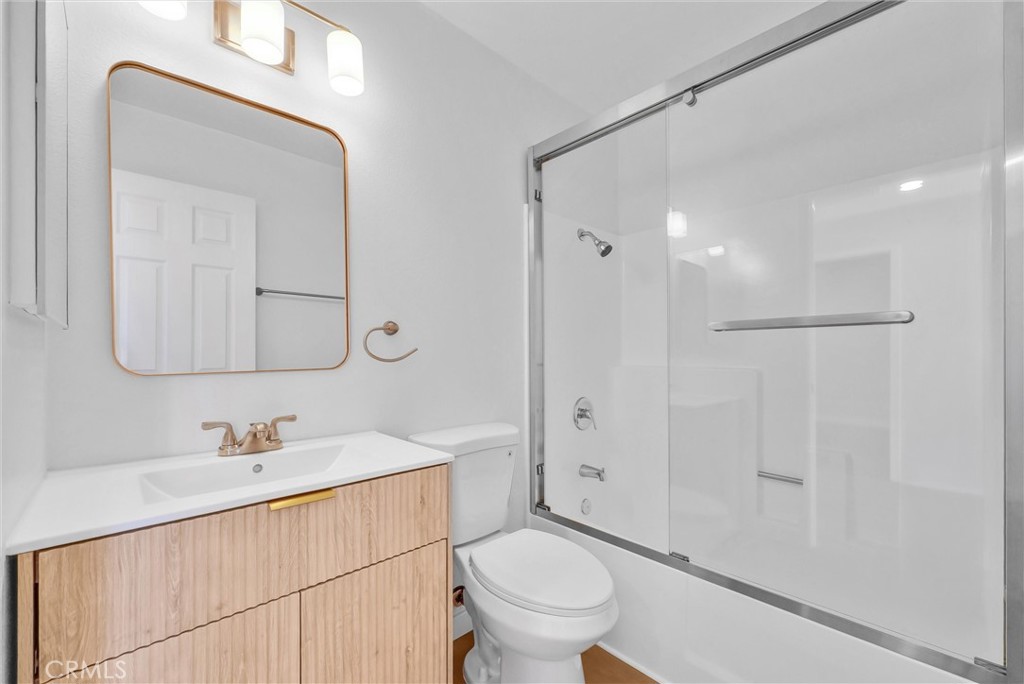 4736 N Vincent Avenue C Property Photo 14