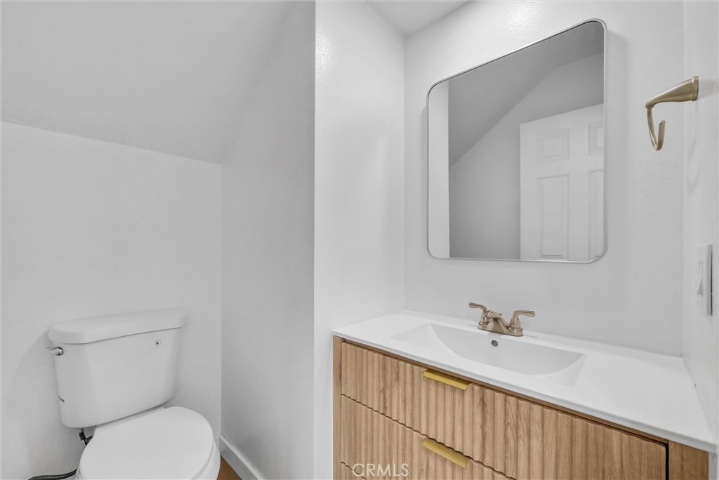 4736 N Vincent Avenue C Property Photo 15