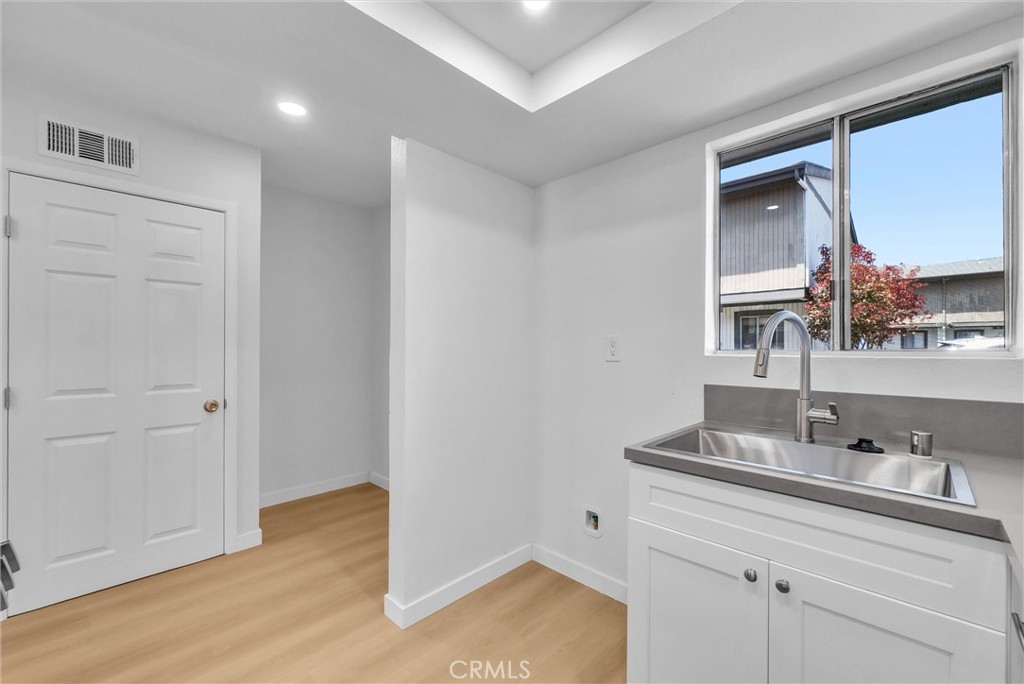 4736 N Vincent Avenue C Property Photo 17