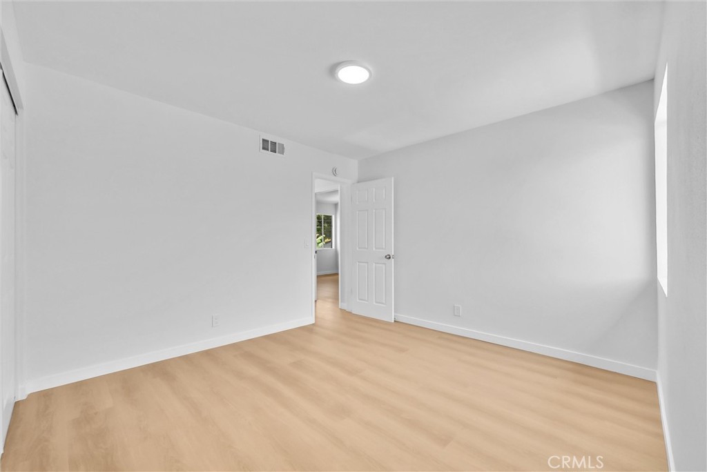 4736 N Vincent Avenue C Property Photo 18