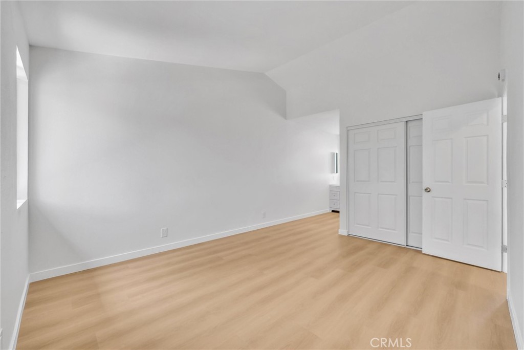 4736 N Vincent Avenue C Property Photo 22