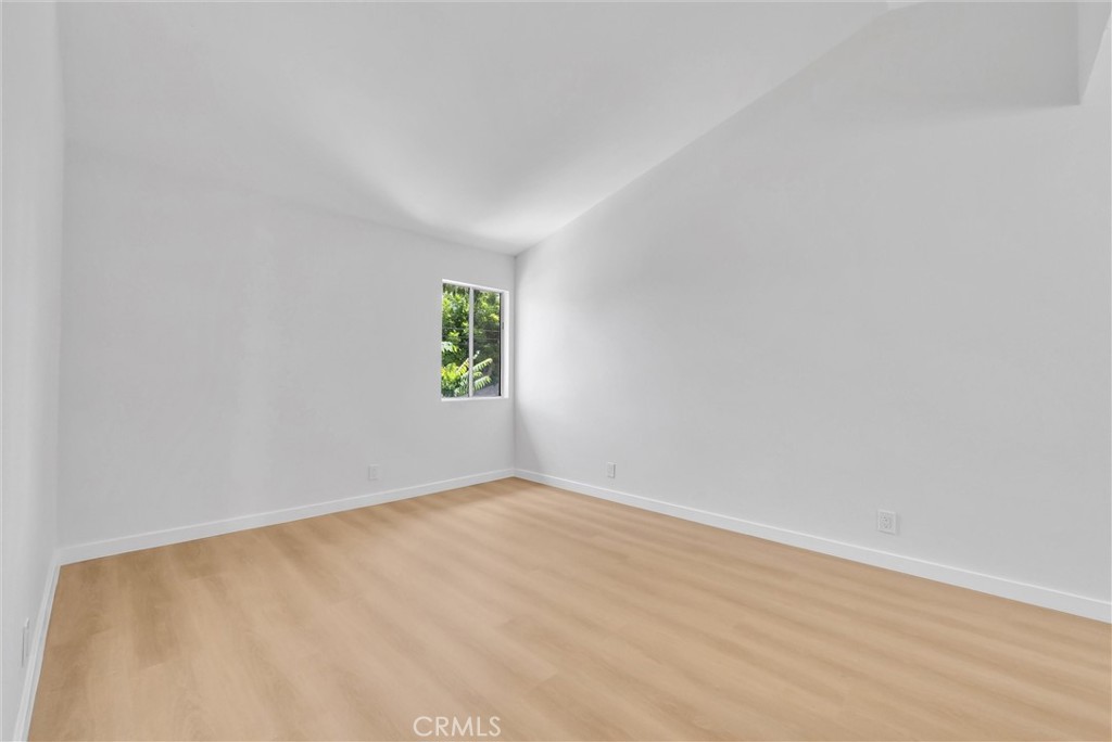 4736 N Vincent Avenue C Property Photo 23