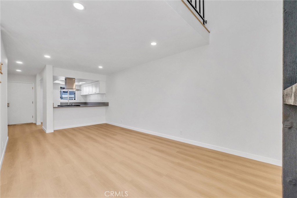 4736 N Vincent Avenue C Property Photo 24