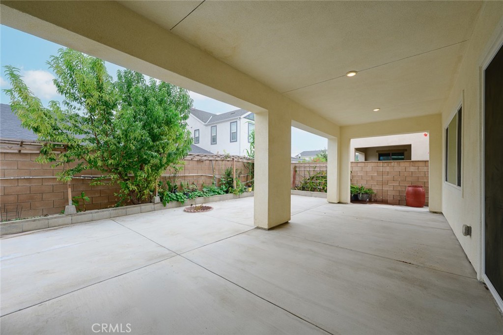 2532 E Harper Property Photo 3