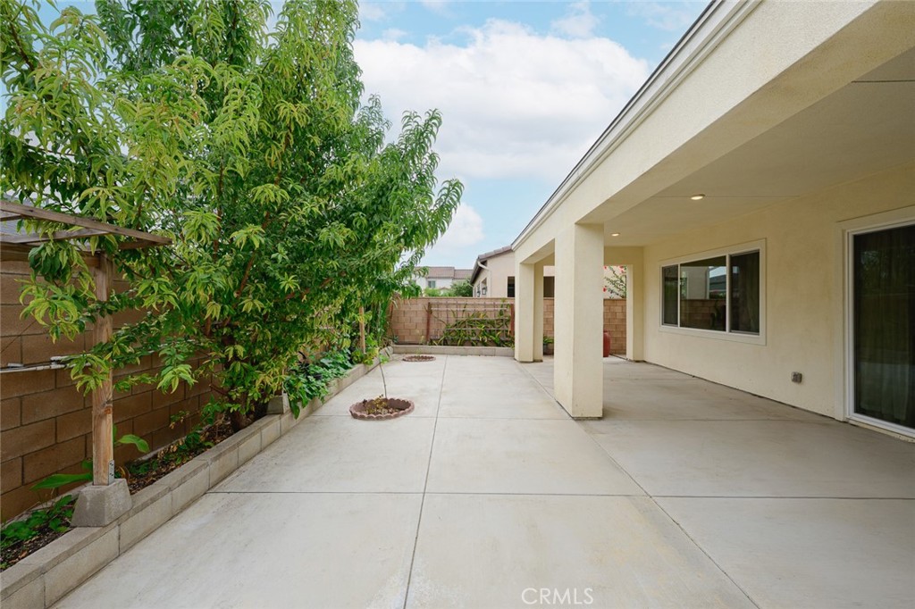 2532 E Harper Property Photo 5