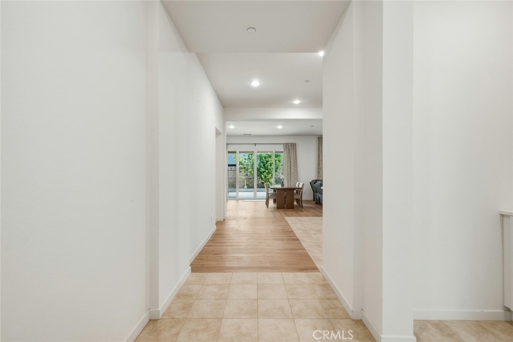 2532 E Harper Property Photo 6