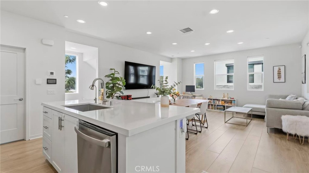143 Fable Property Photo 8