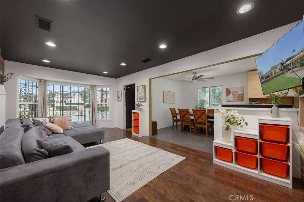 2500 Carlos St Property Photo 10