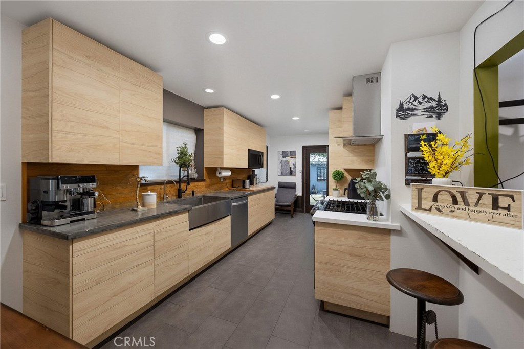 2500 Carlos St Property Photo 13