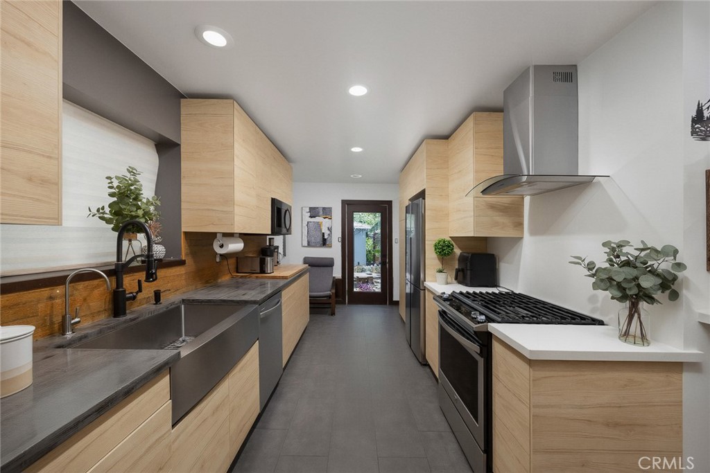2500 Carlos St Property Photo 14