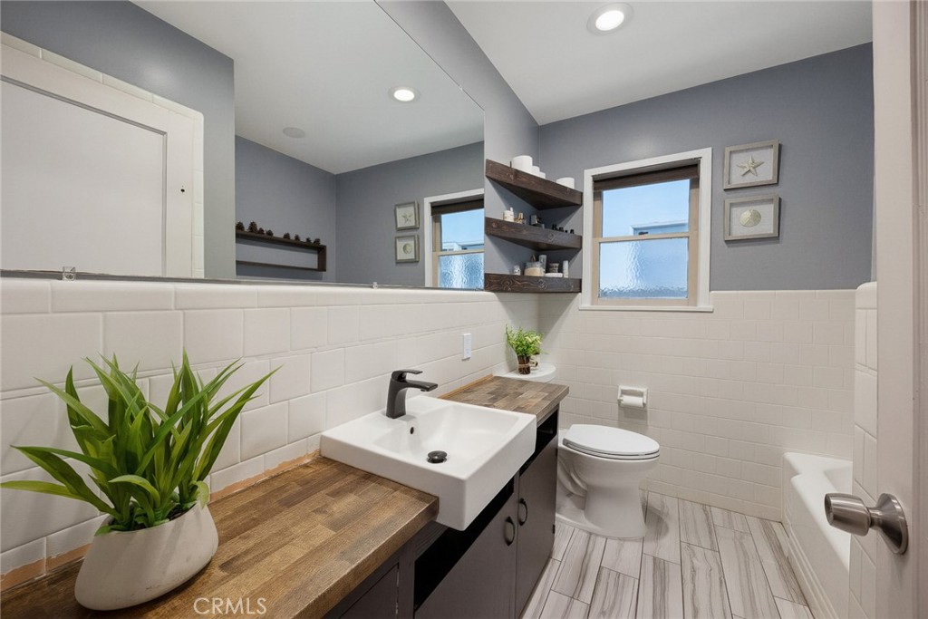 2500 Carlos St Property Photo 21