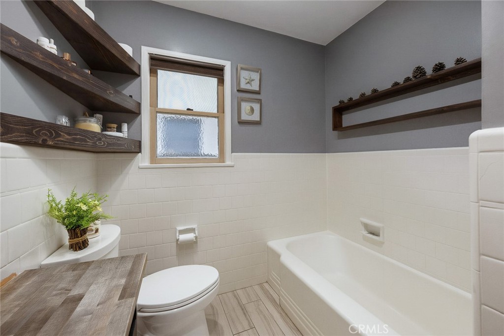 2500 Carlos St Property Photo 22