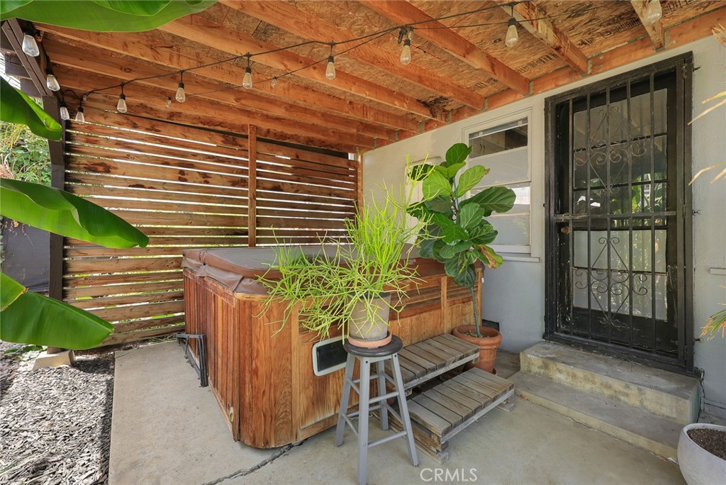 2500 Carlos St Property Photo 26