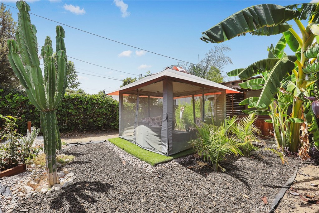 2500 Carlos St Property Photo 27