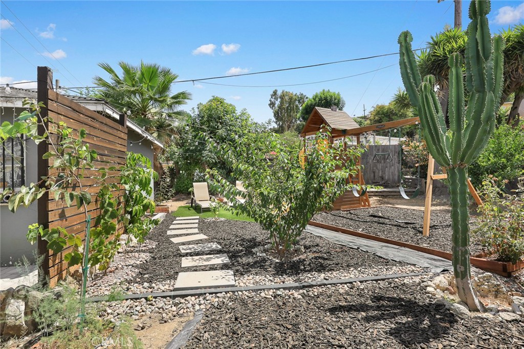 2500 Carlos St Property Photo 29