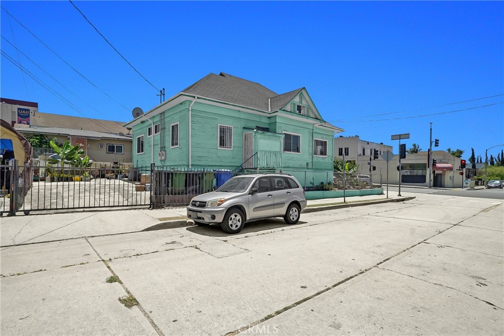 1465 W Temple Street Property Photo 4
