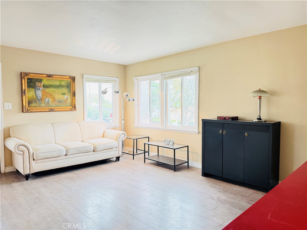 9729 W Live Oak Avenue Property Photo 3