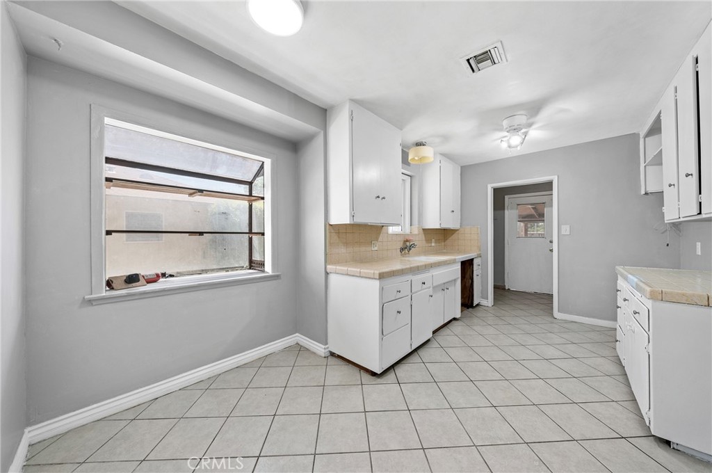 401 S Cherrywood Street Property Photo 6