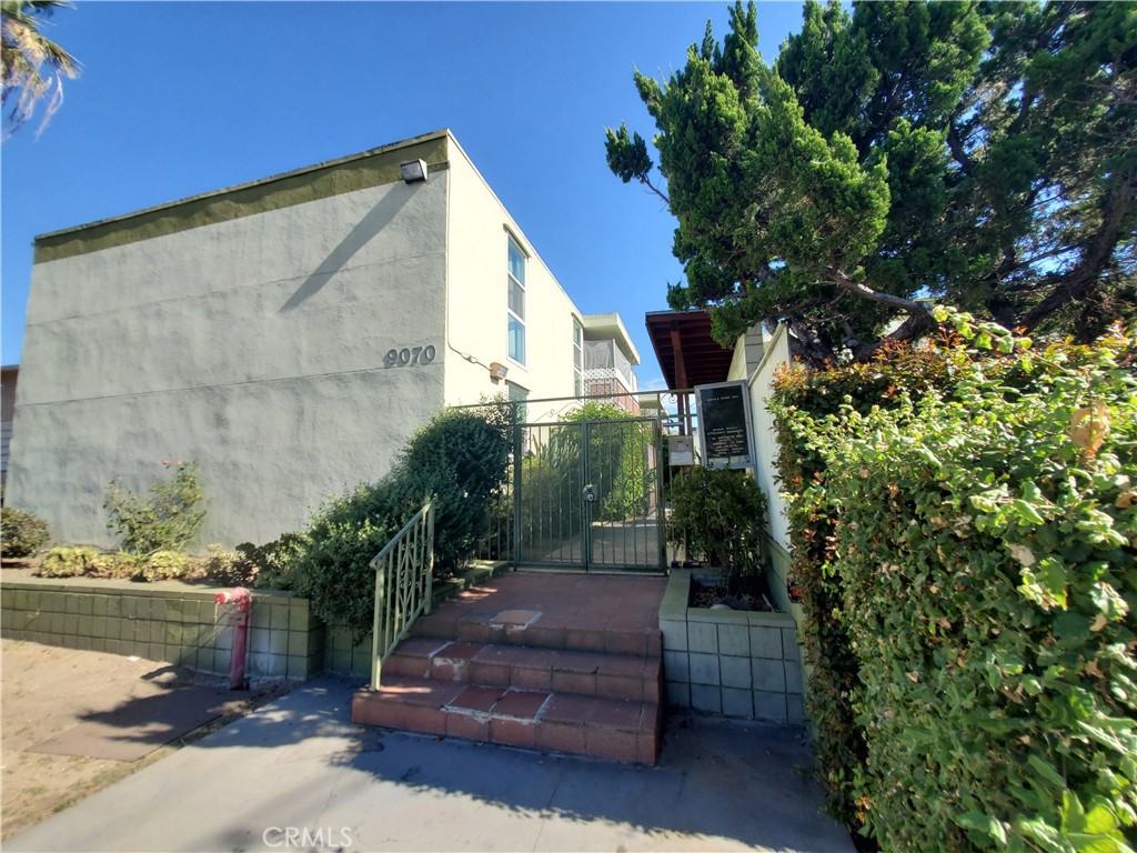9070 Huntington Drive 6 Property Photo 2