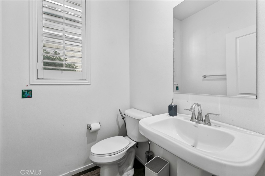 3843 S Oakville Property Photo 5