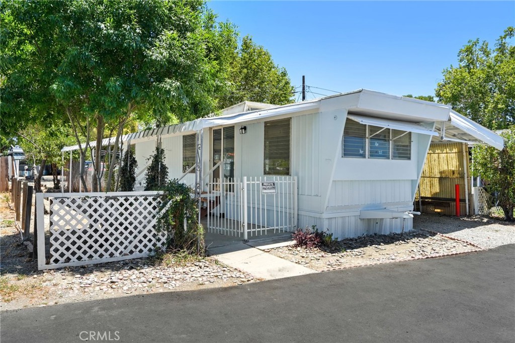 2150 S San Jacinto Avenue 28 Property Photo 3
