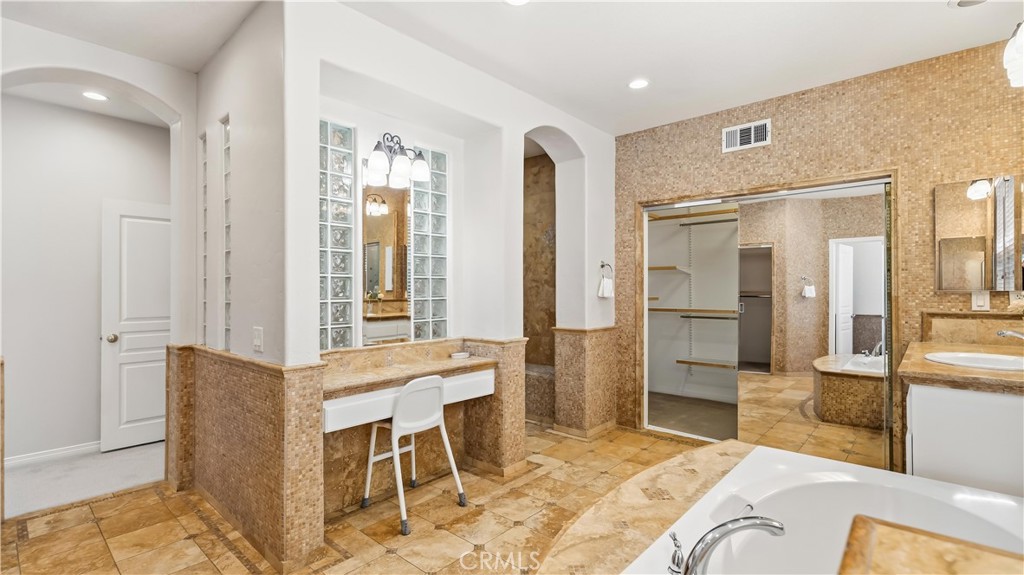 6 Santa Gustavo Property Photo 26