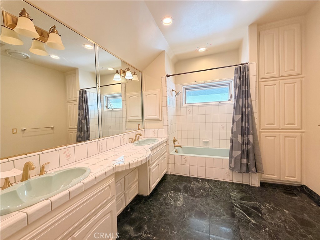 5190 Via Del Valle Property Photo 9