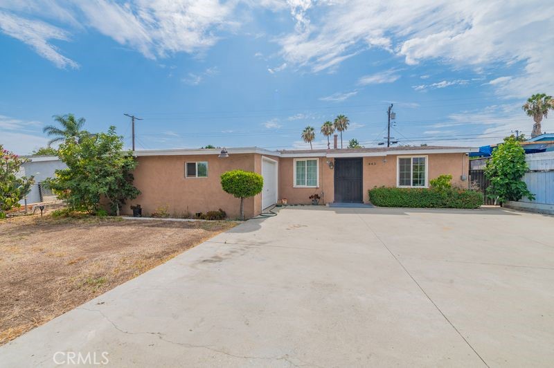 443 N Begonia Property Photo