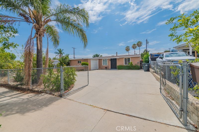 443 N Begonia Property Photo 2